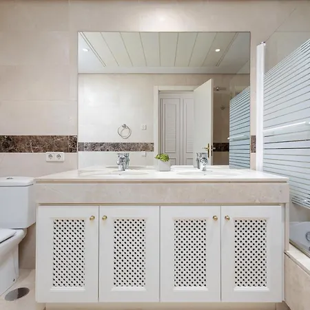 Lomas Del Marques Benahavis Apartment